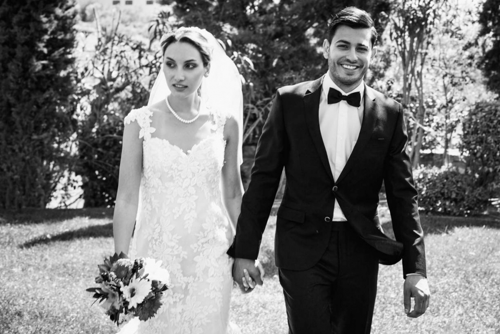 5 Ways to feel comfortable on camera at your wedding Frequently Asked Questions :Greece Weeding Photographer Φωτογράφος τιμή πακέτου τιμές γάμου 9 Best Wedding Price Tips